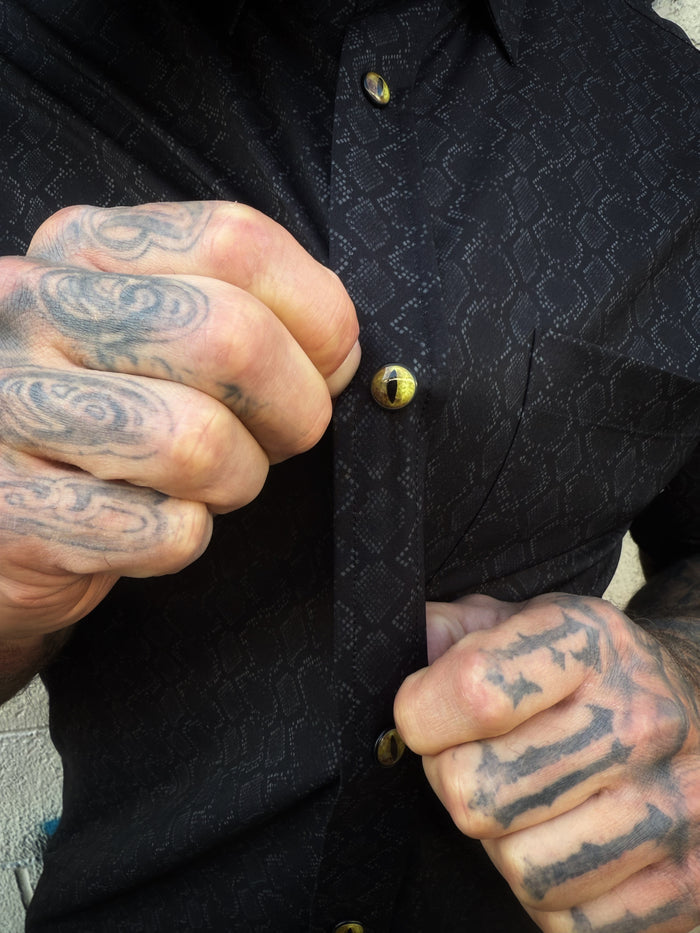 ESSENTIAL BLACK MAMBA BUTTON UP